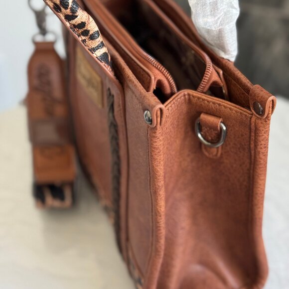 Wrangler Leopard Print Concealed Carry Tote/Crossbody NWT - Picture 4 of 7